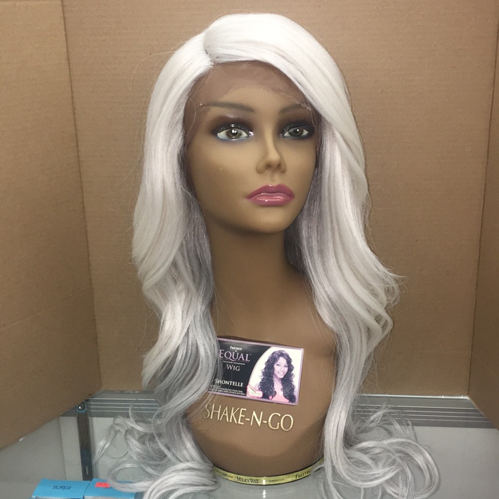 COPY - 🆕 white/silver lace front wig❤️